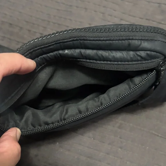 Lululemon Everywhere Belt Bag Large 2L EUC - Picture 3 of 4